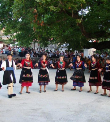 Το χορευτικό του χωριού στις 14 Αυγούστου 2010