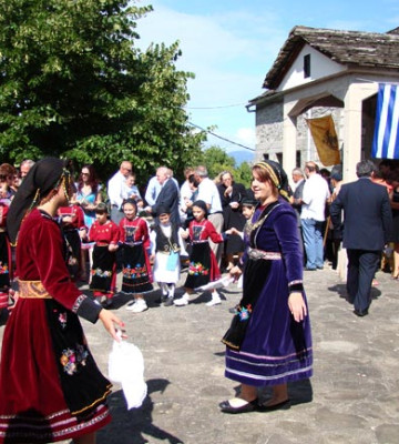 Το χωριό τιμά την πολιούχο του Αγία Παρασκευή.