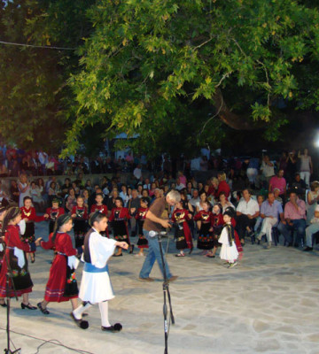 Το χορευτικό των μικρών παιδιών χόρεψε στο 5ο Φεστιβάλ Χορωδιών.