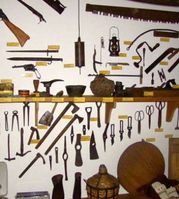  Εργαλεία και όπλα
